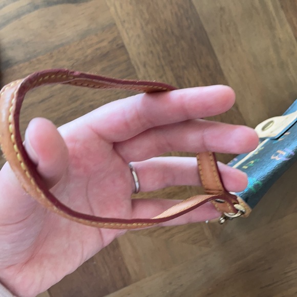 Dooney & Bourke Wristlet - Picture 4 of 8